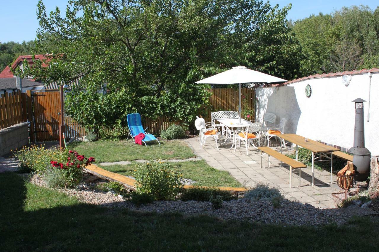 Věstonická jízdárna Appartamento Dolni Vestonice Esterno foto