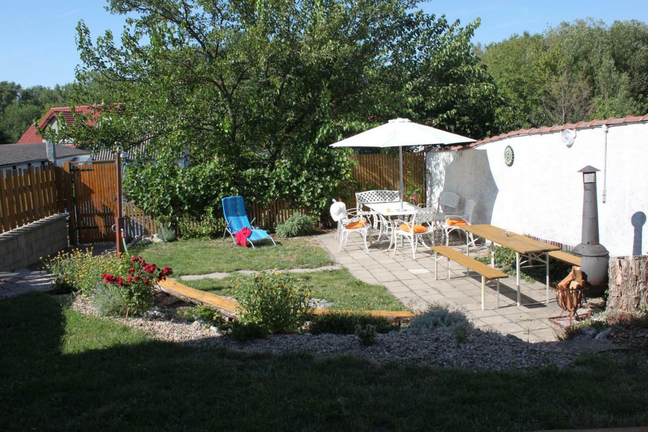 Věstonická jízdárna Appartamento Dolni Vestonice Esterno foto