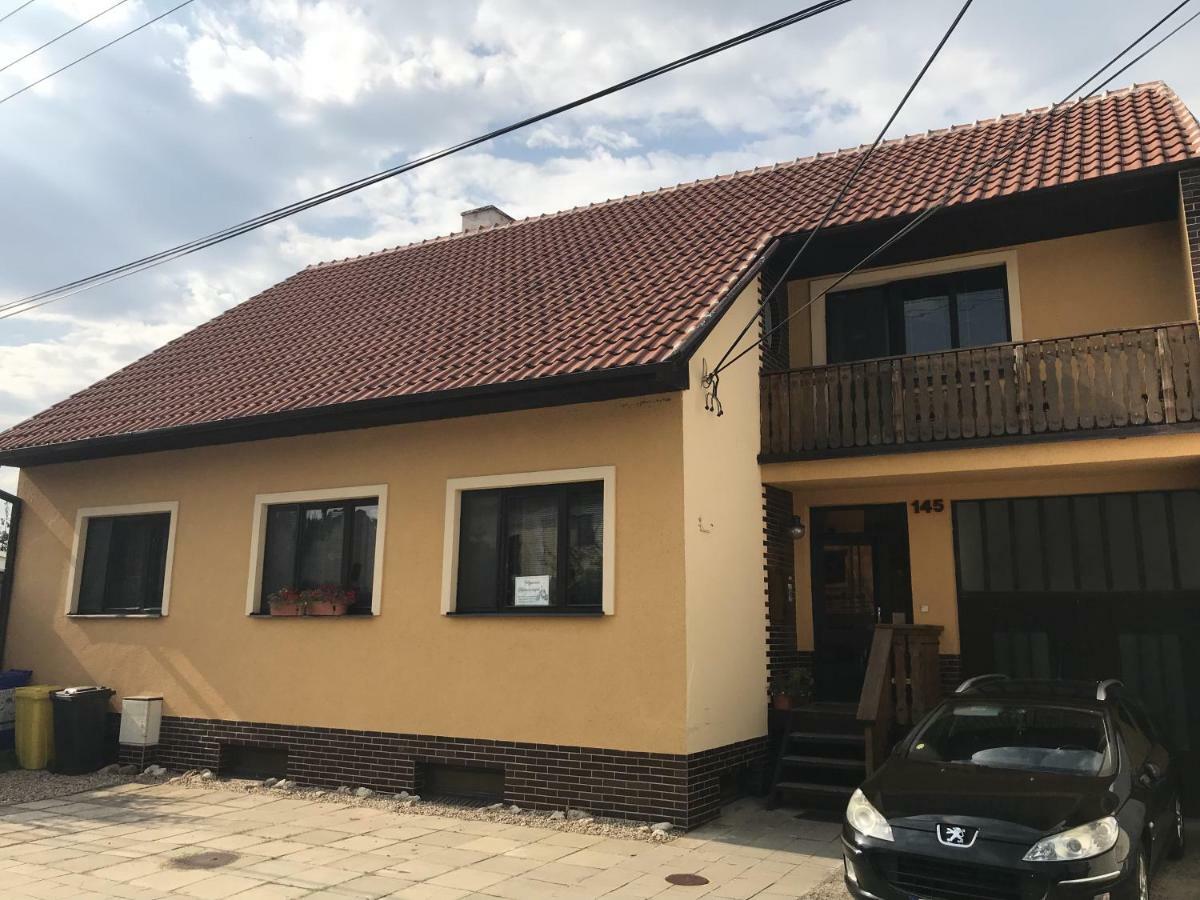 Věstonická jízdárna Appartamento Dolni Vestonice Esterno foto